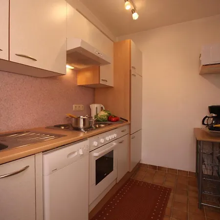 奥斯弗内尔豪弗公寓 *