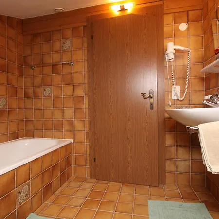 奥斯弗内尔豪弗公寓 * 贝旺